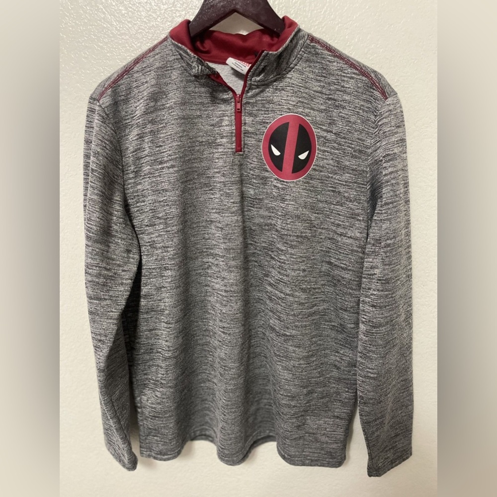 Deadpool Mens Size M. Marvel Gray 1/4 Zip Sweatshirt‎